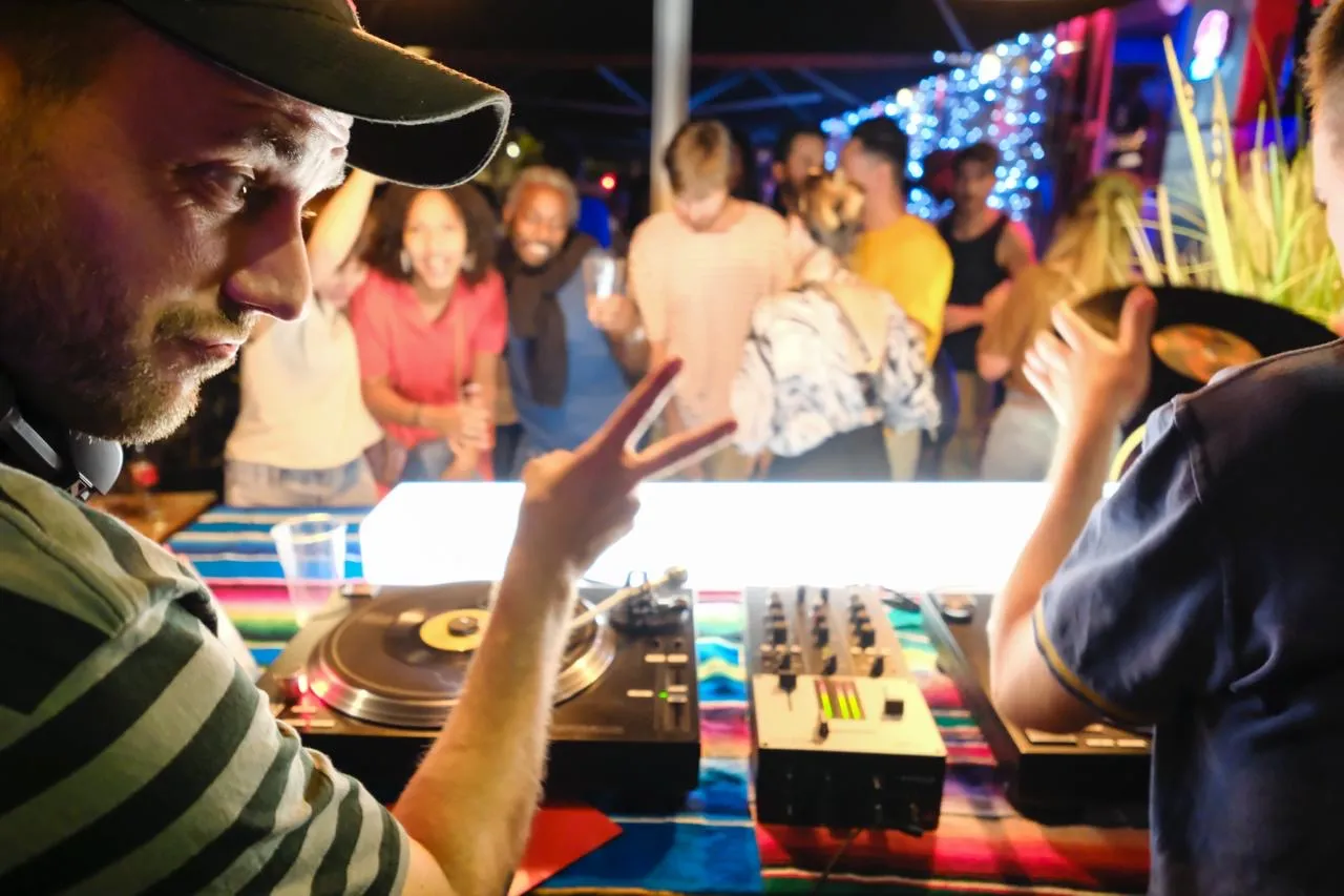 Toma Tom - Bio Image 3